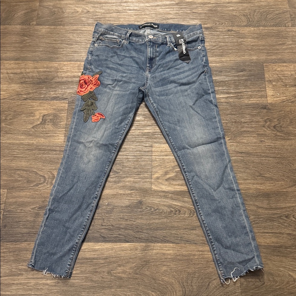 🌸🌸Express Floral Patch Jeans🌸🌸